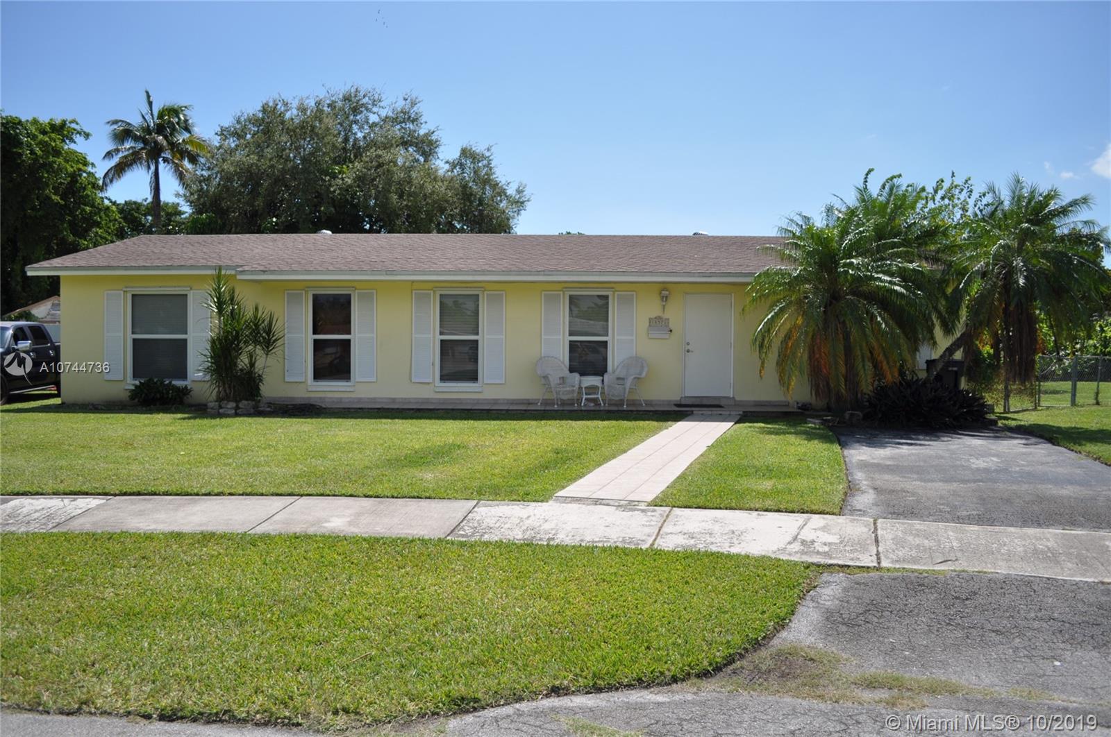 18571 SW 93 AVE, Cutler Bay, FL 33157