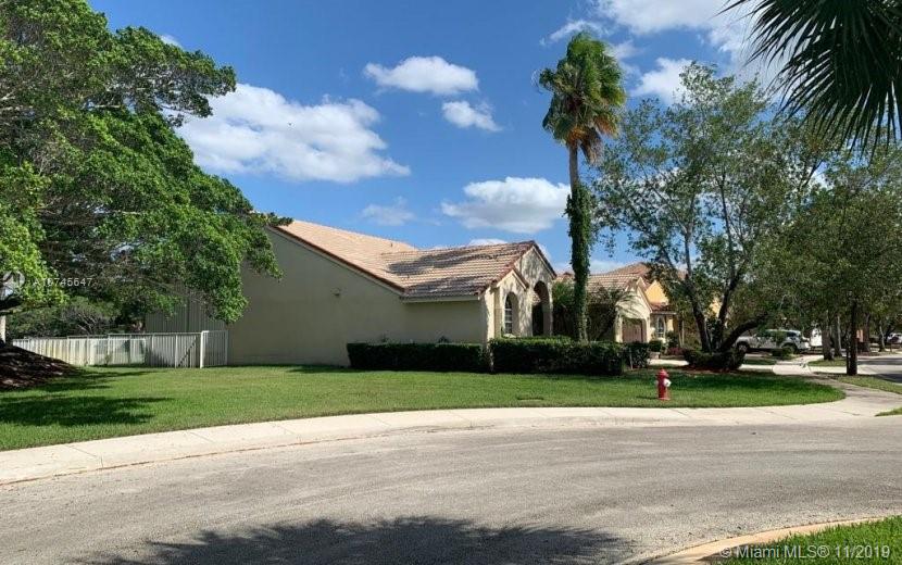 824 Lake Blvd, Weston, FL 33326