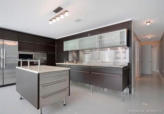 Miami Beach, FL 33140,6000 Collins Ave #318