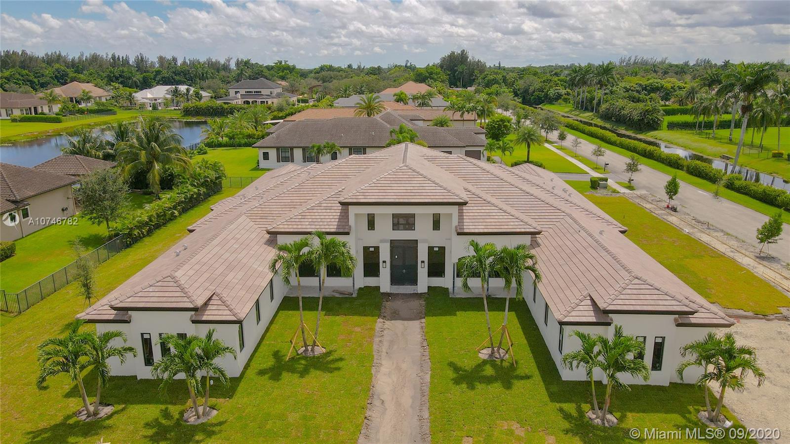 10550 N Camelot Cir,  Davie,  FL 33328