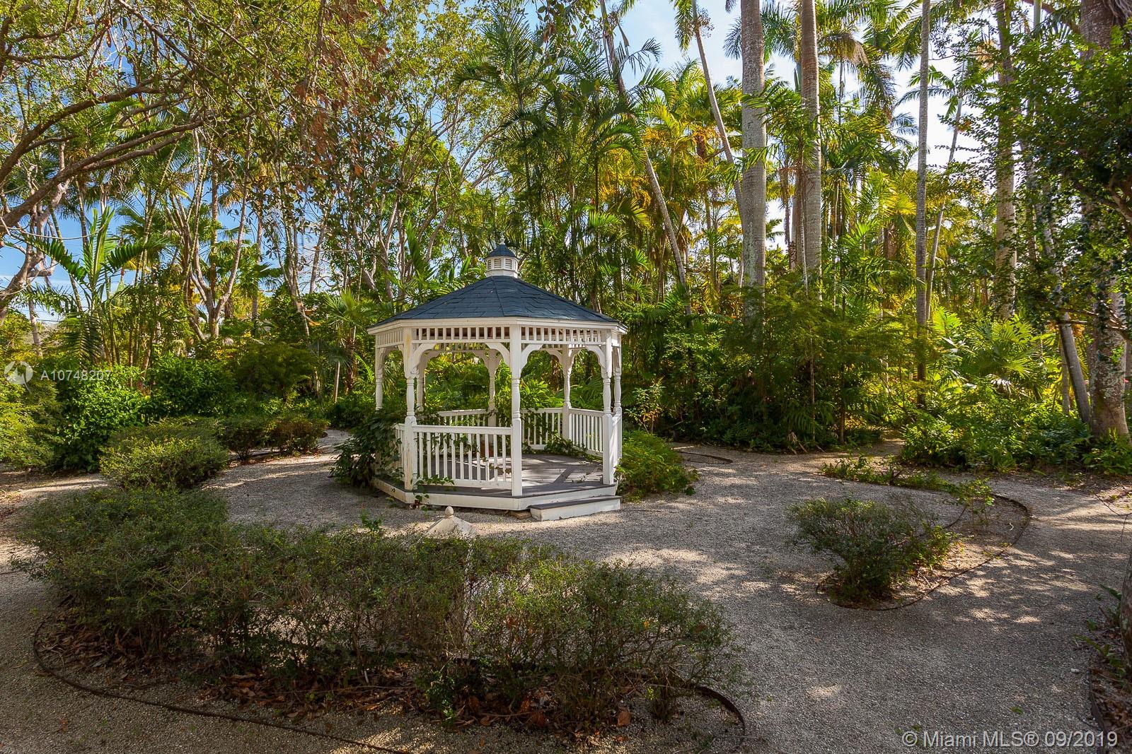 10090 SW 67th Ave, Pinecrest, FL 33156