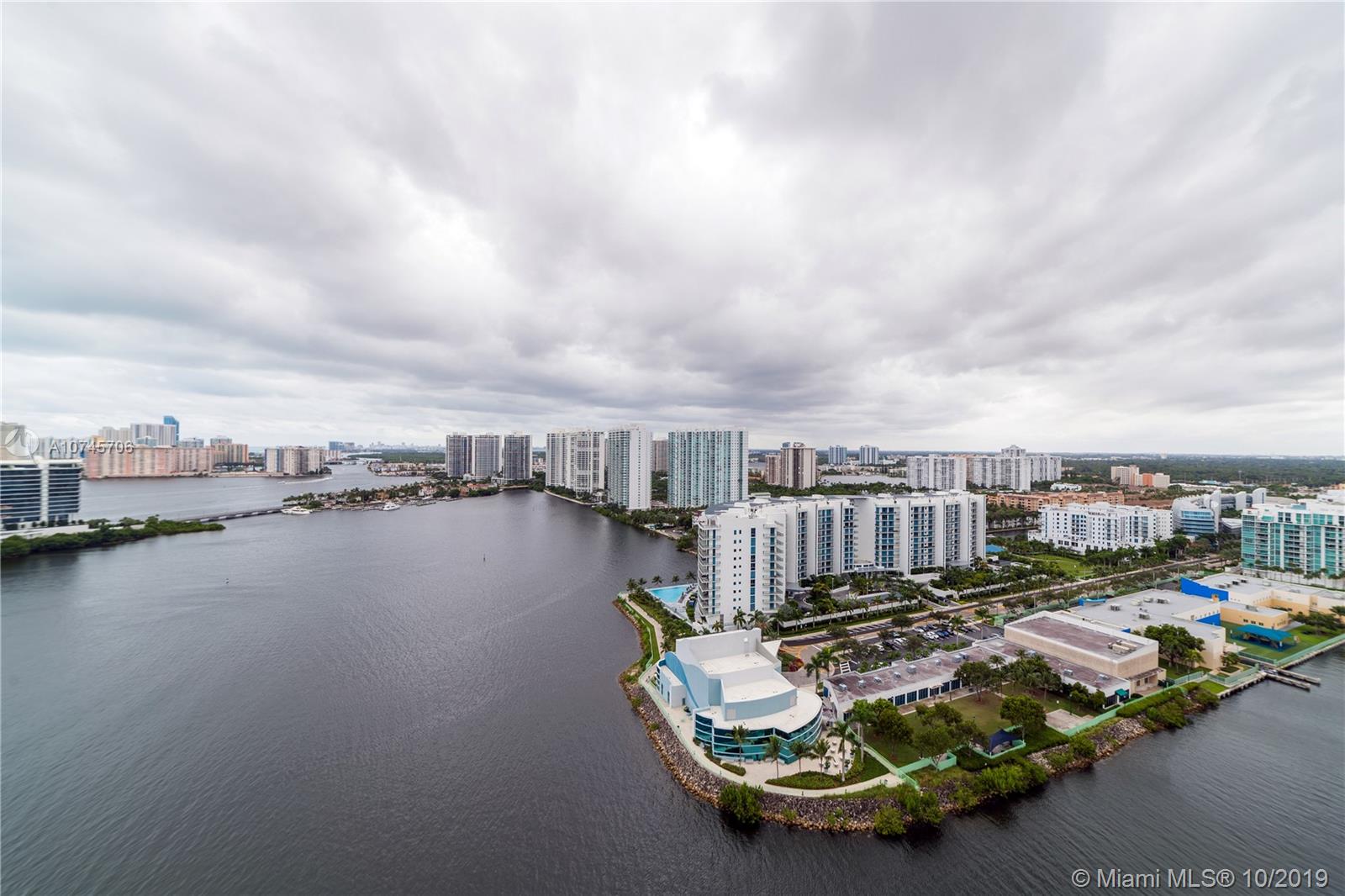 Aventura, FL 33180,3370 Hidden Bay Dr #2713