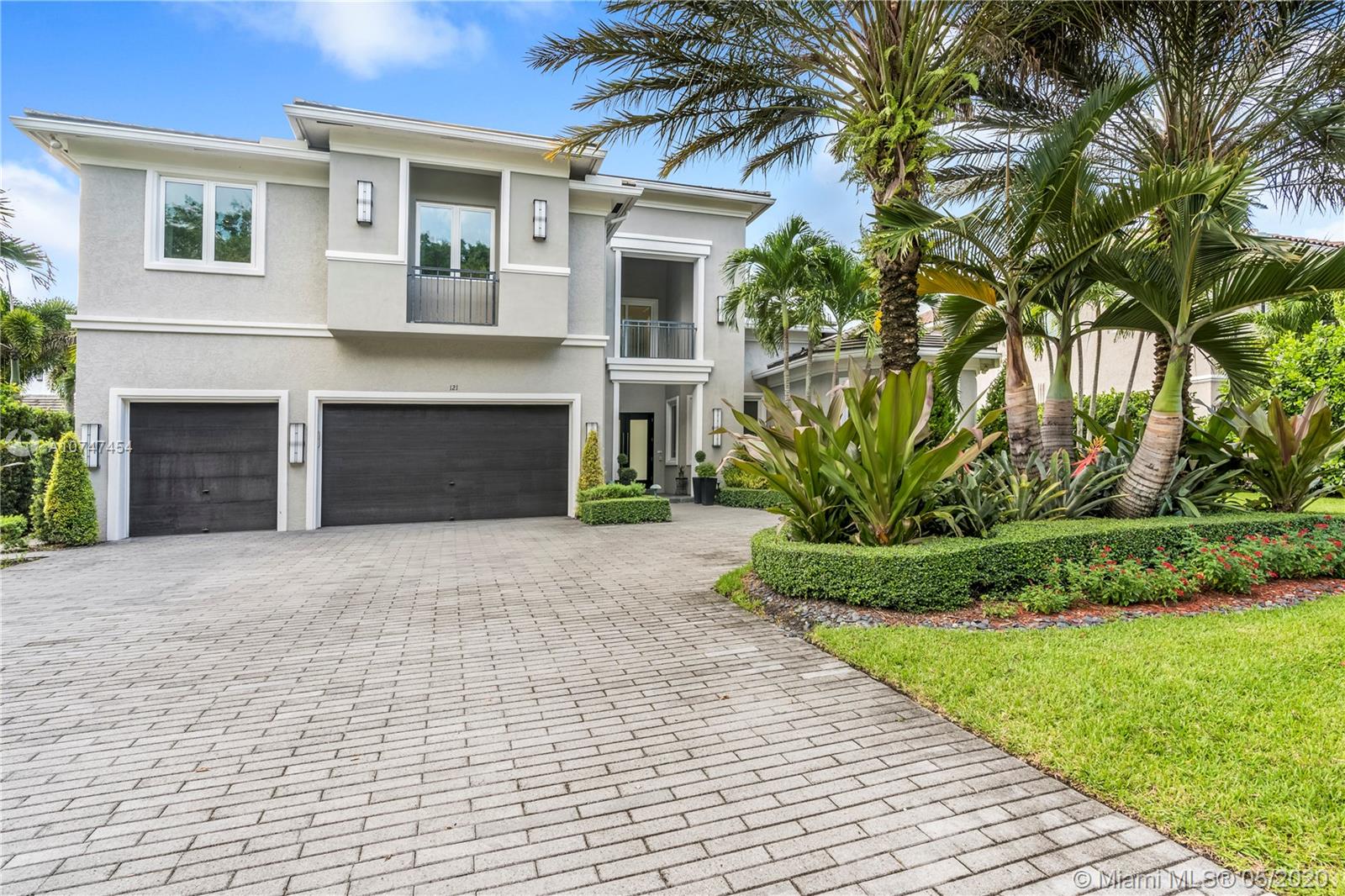 121 Peregrine Ave, Plantation, FL 33324