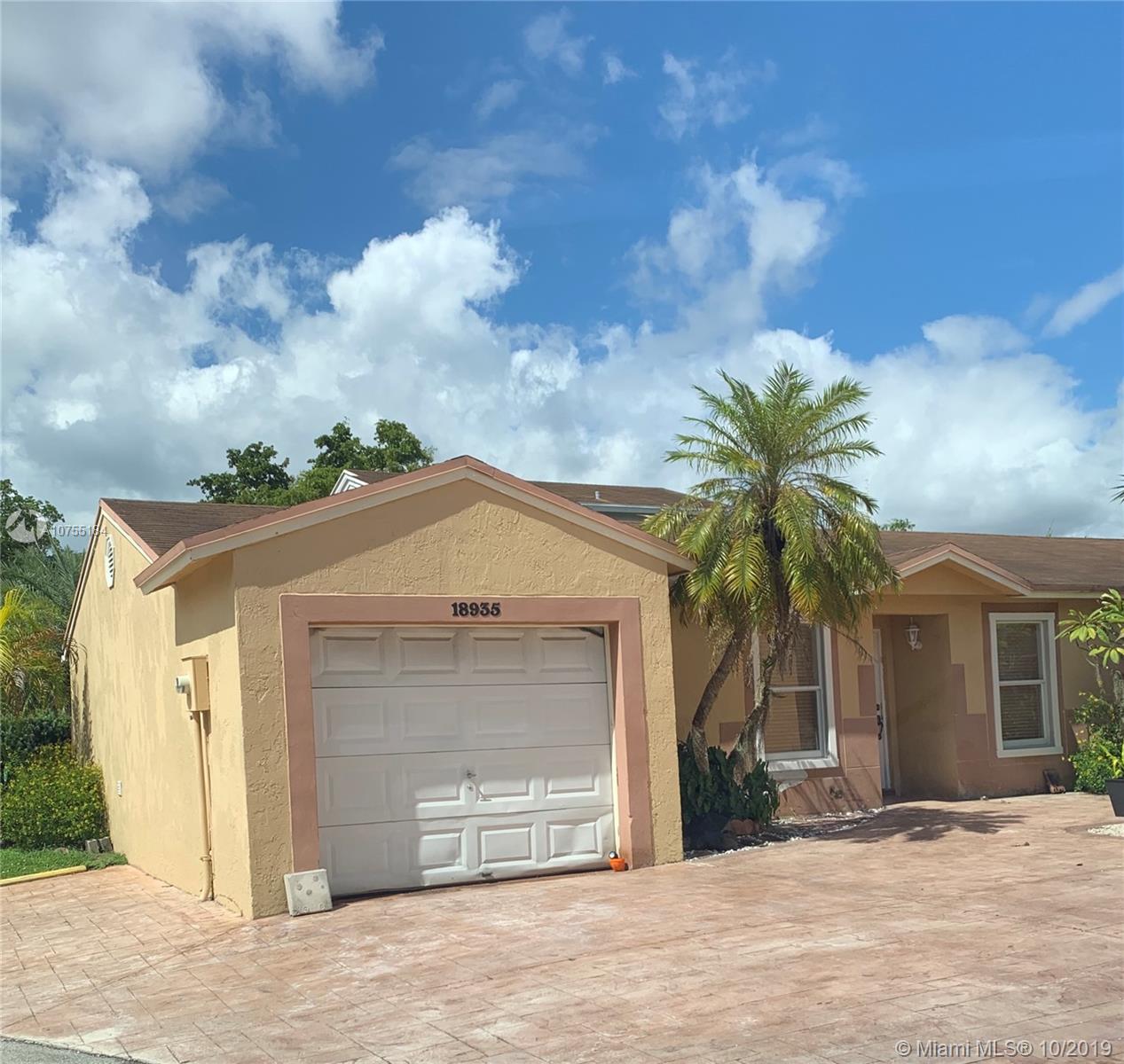 18935 NW 63rd Ct Cir, Hialeah, FL 33015