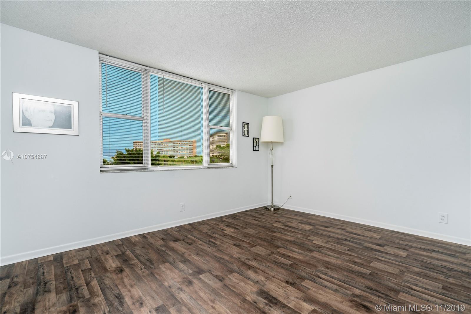 Hollywood, FL 33021,4330 Hillcrest Dr #306