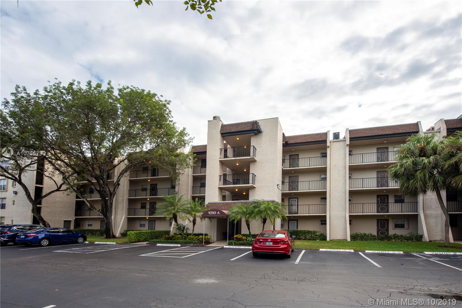 9230 Lagoon Pl #414, Davie, FL 33324