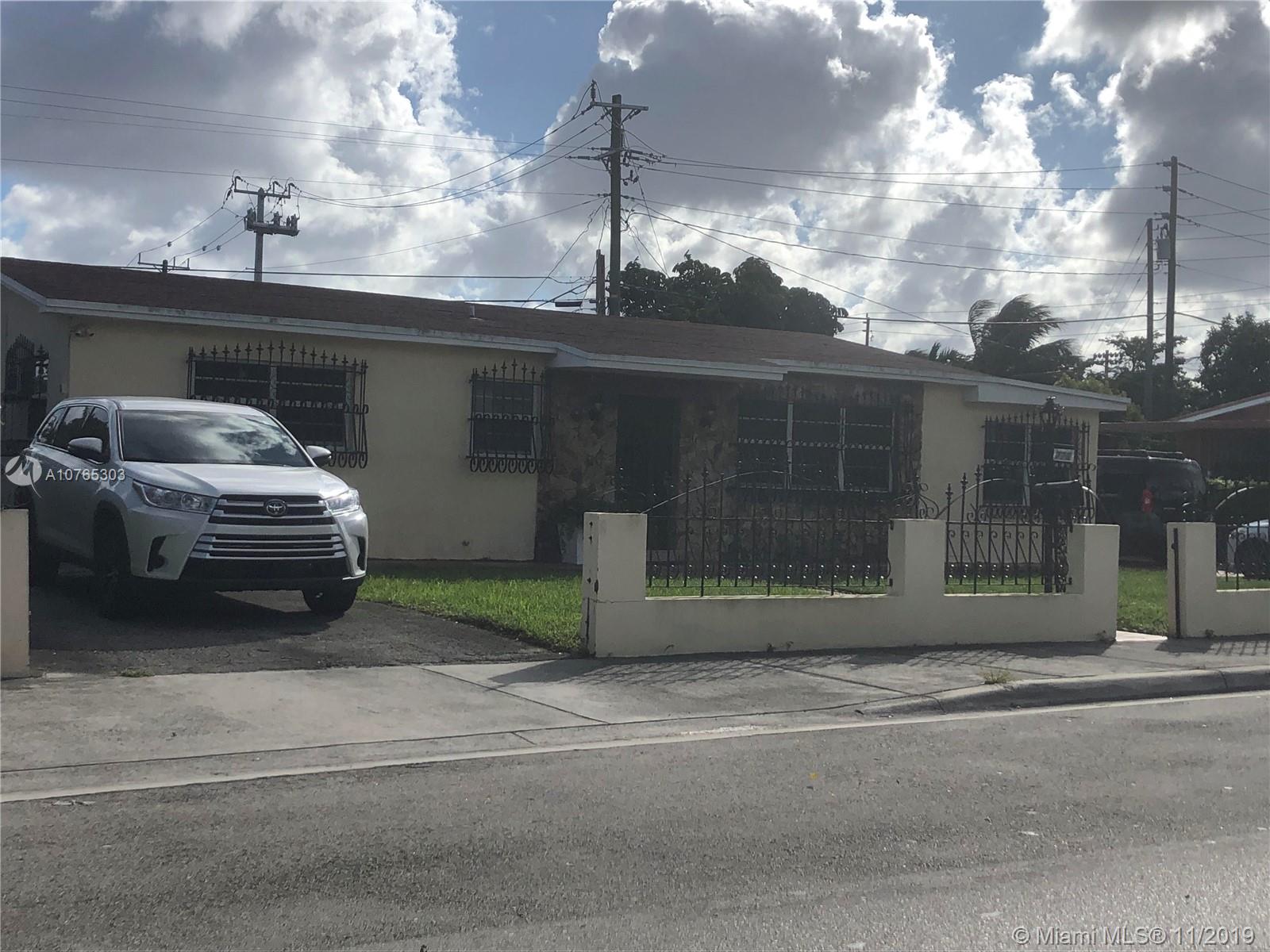 776 W 44th Pl, Hialeah, FL 33012