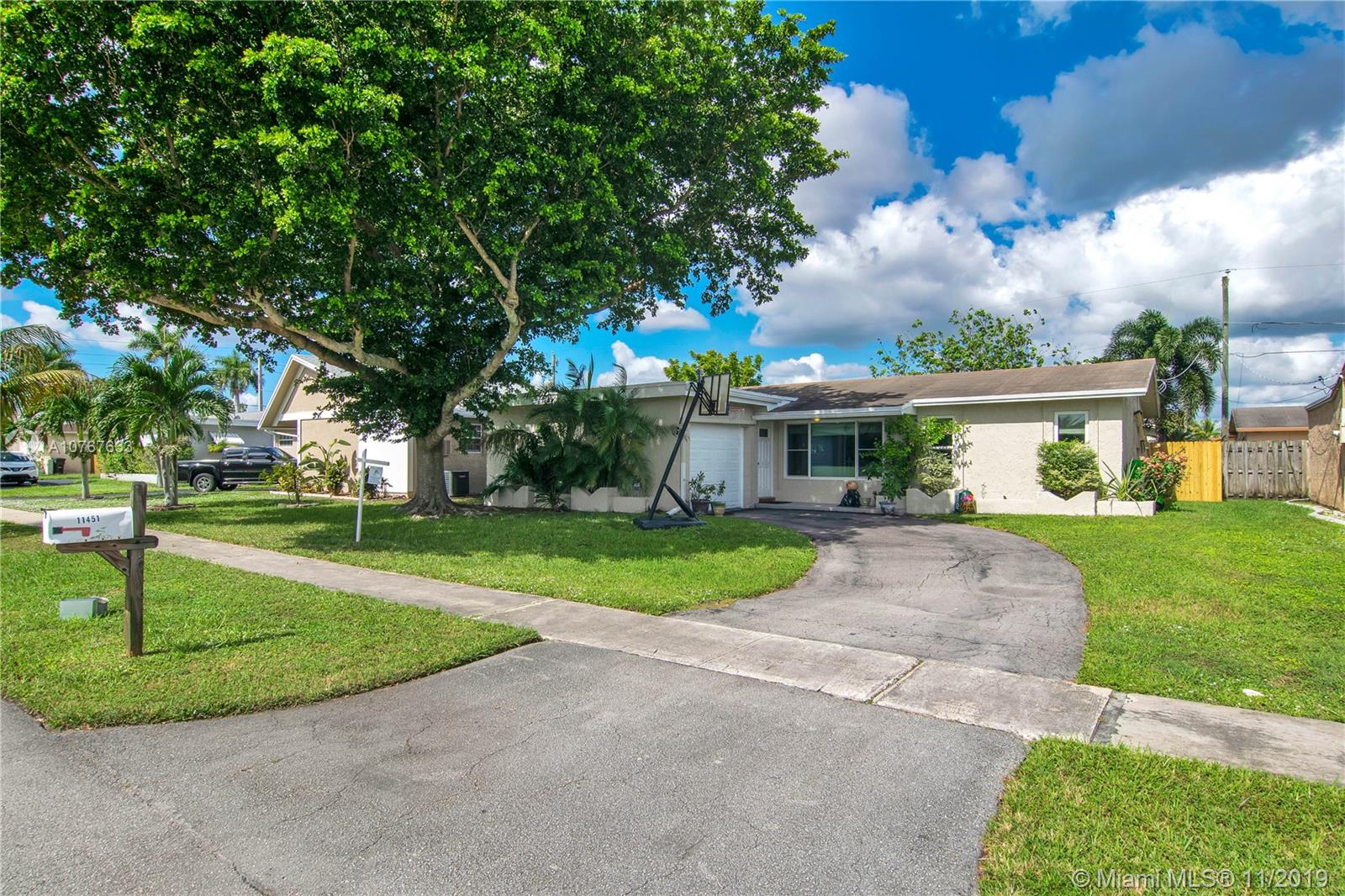 11451 NW 40th Pl, Sunrise, FL 33323