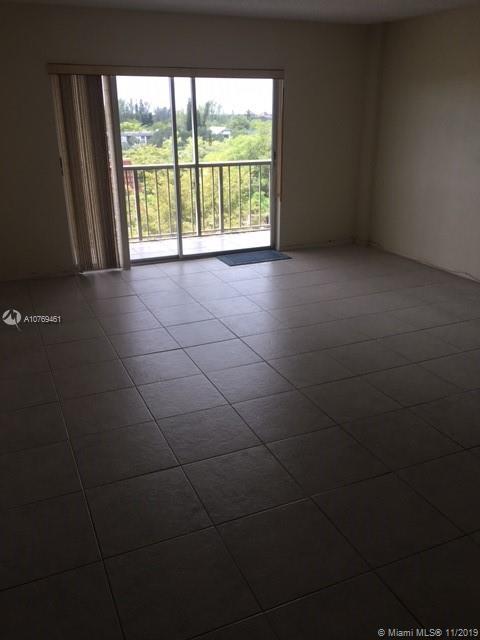 Lauderhill, FL 33319,4174 Inverrary Dr #706