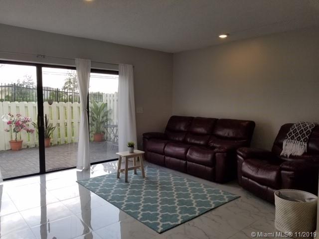 Miami, FL 33179,664 NE 195th St #664
