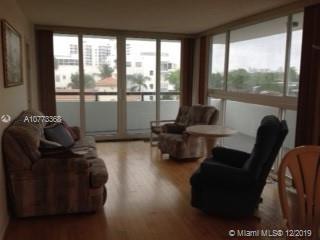 Miami Beach, FL 33140,3200 Collins Ave #2-8