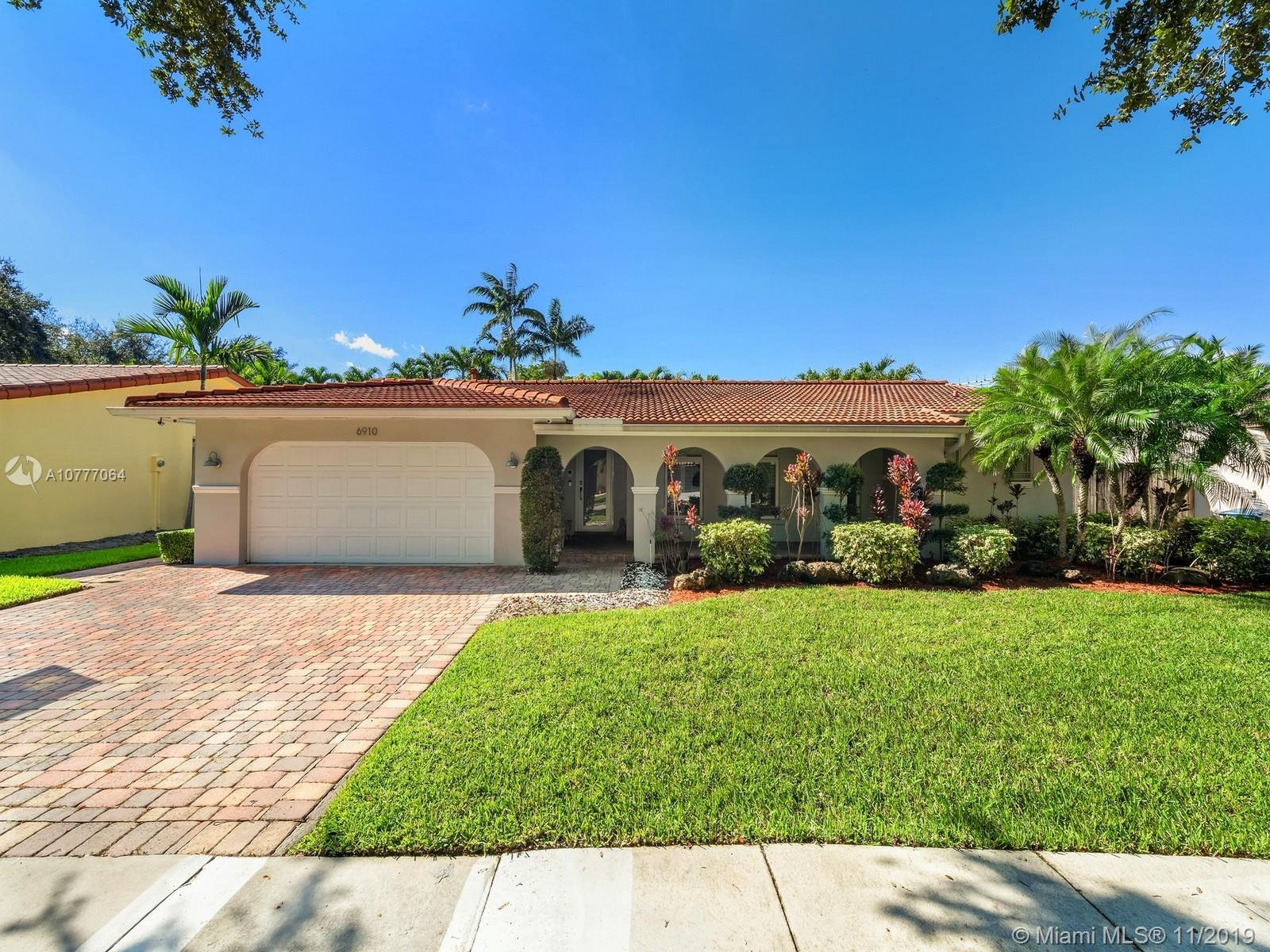 6910 Bottlebrush Dr, Miami Lakes, FL 33014