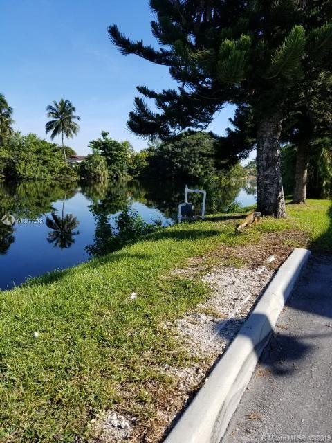 Miami, FL 33169,55 NW 204 #1