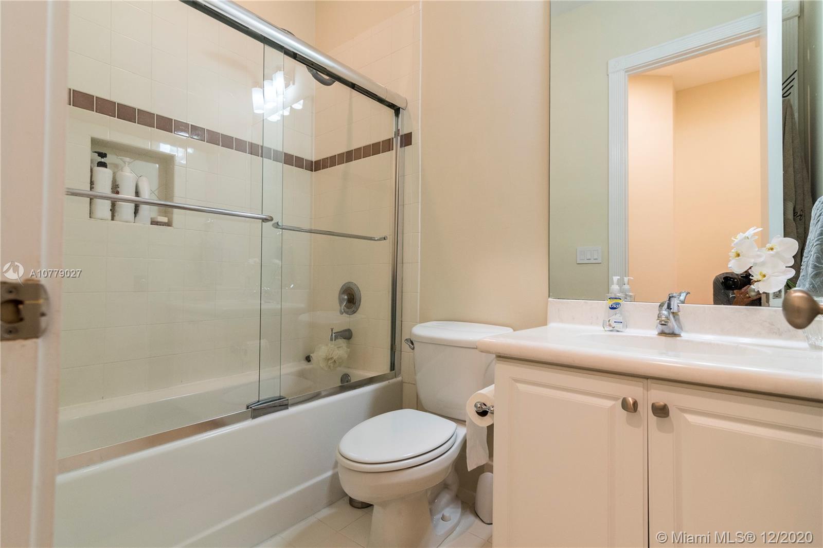 Photo 38 of 19401 DIPLOMAT DR in Miami - MLS A10779027