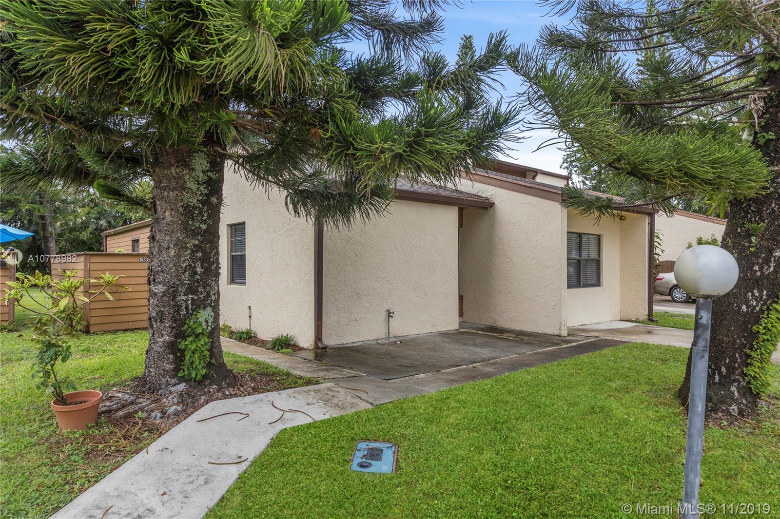 West Palm Beach, FL 33406,3523 Tamarack Trl #3523