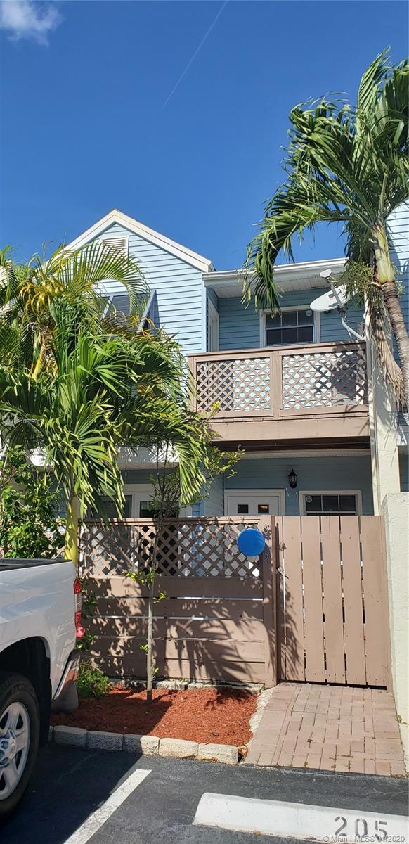 205 E Hemingway Cir #0, Margate, FL 33063