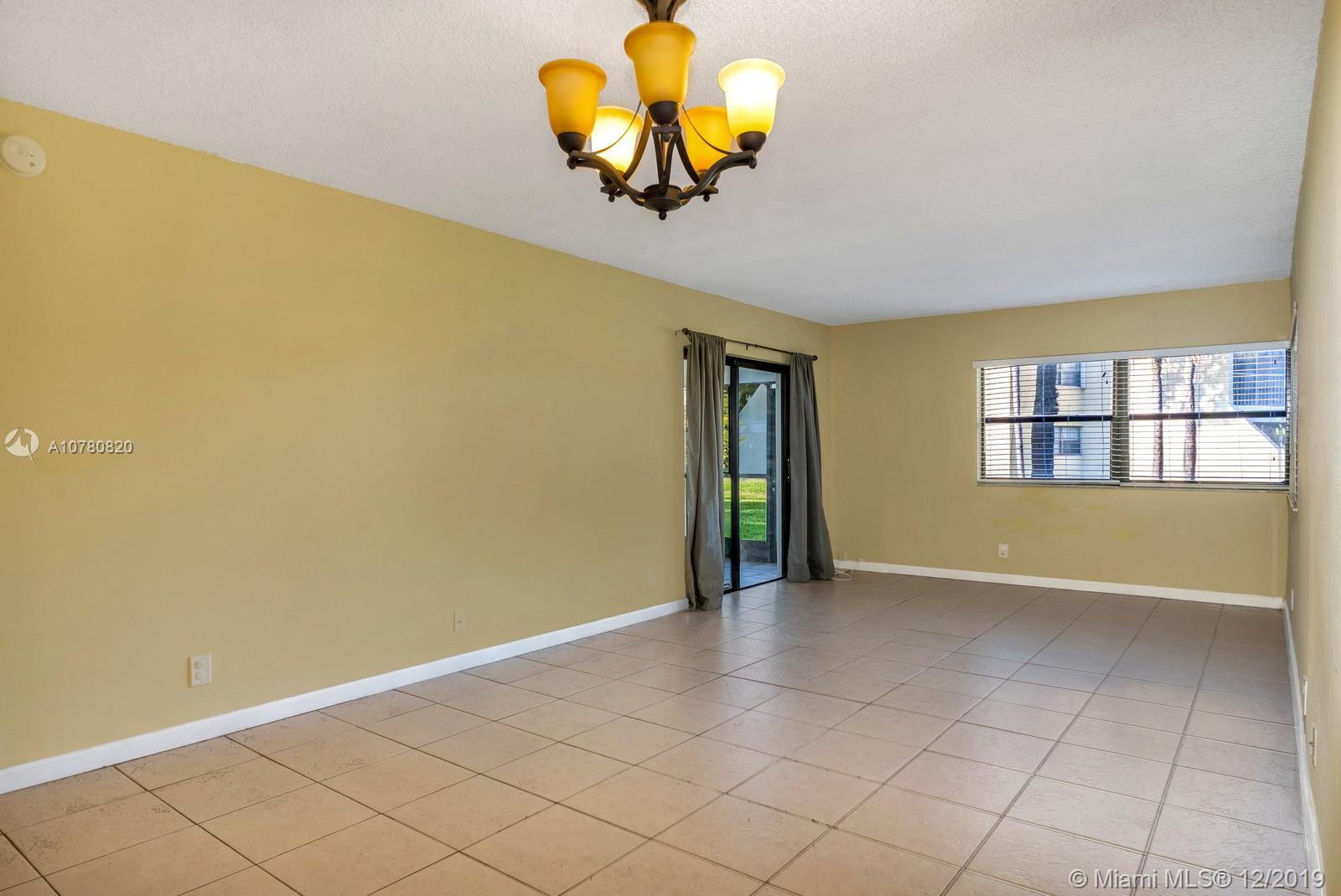 Weston, FL 33326,220 Lakeview Dr #103