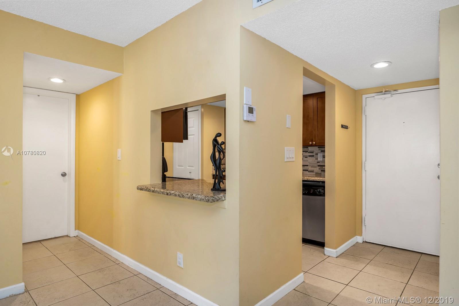 Weston, FL 33326,220 Lakeview Dr #103