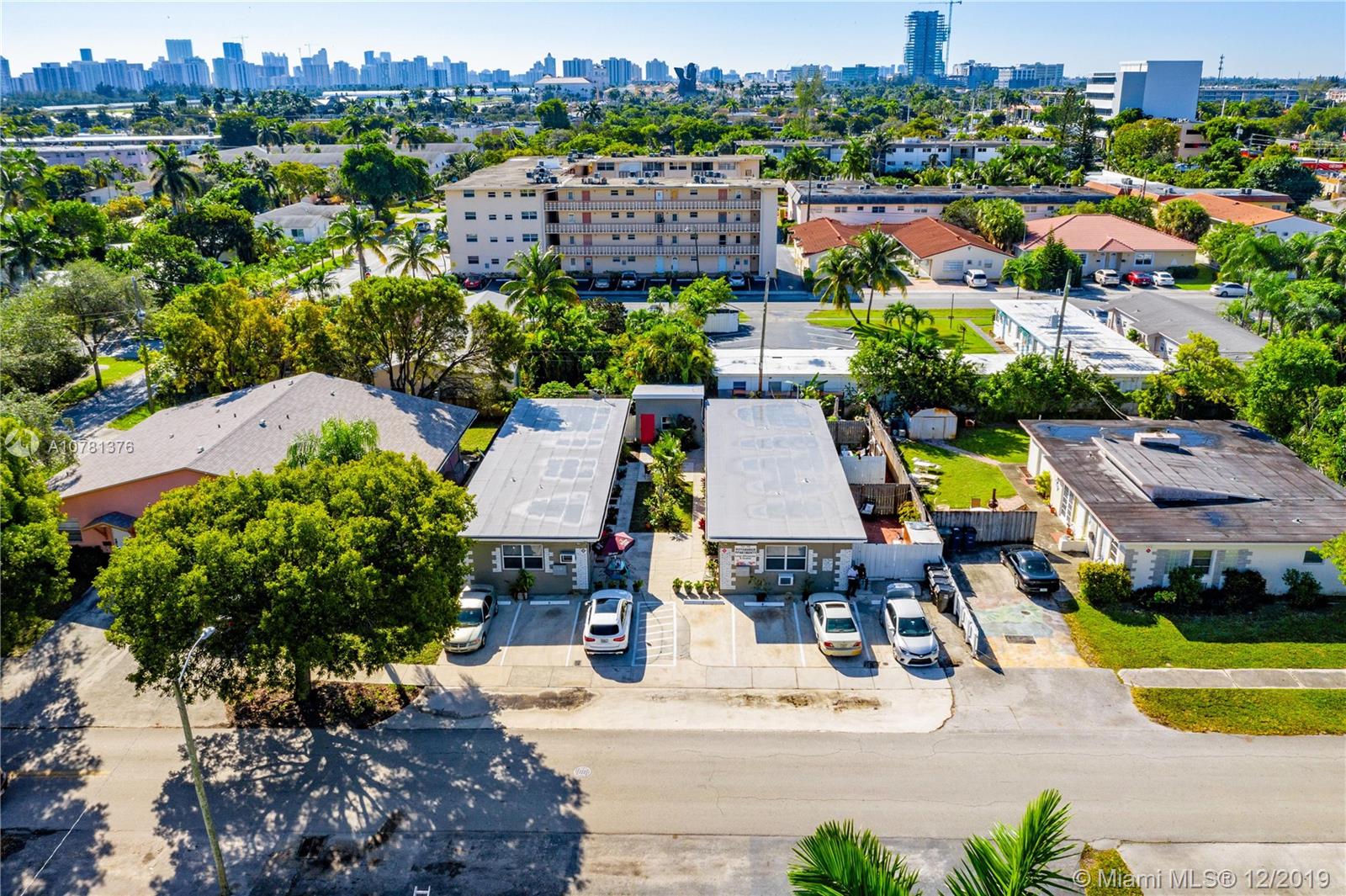 718 NE 3rd St,  Hallandale Beach,  FL 33009