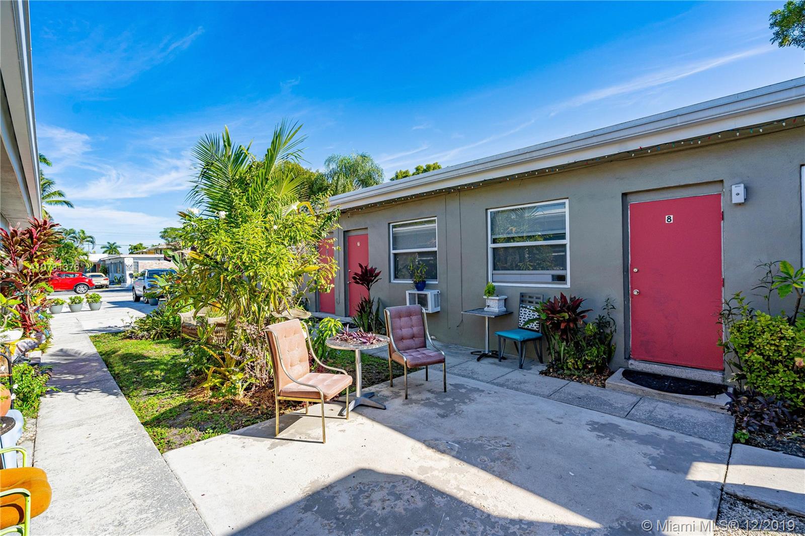 Hallandale Beach, FL 33009,718 NE 3rd St