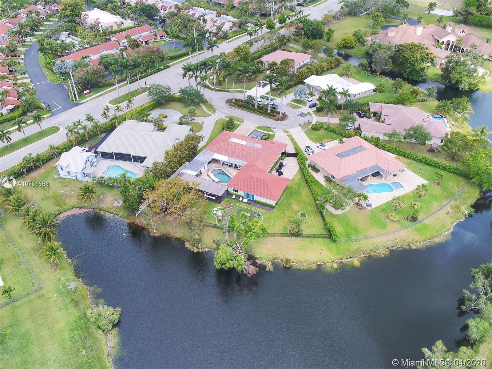 16380 Paddock Ln, Weston, FL 33326