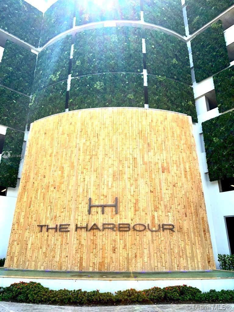 North Miami Beach, FL 33160,16385 Biscayne Blvd #901