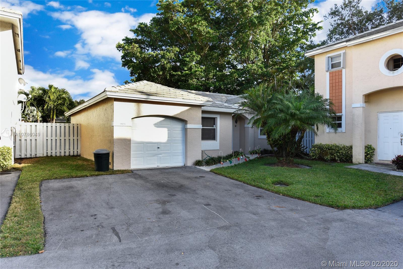 9923 NW 2nd St, Plantation, FL 33324