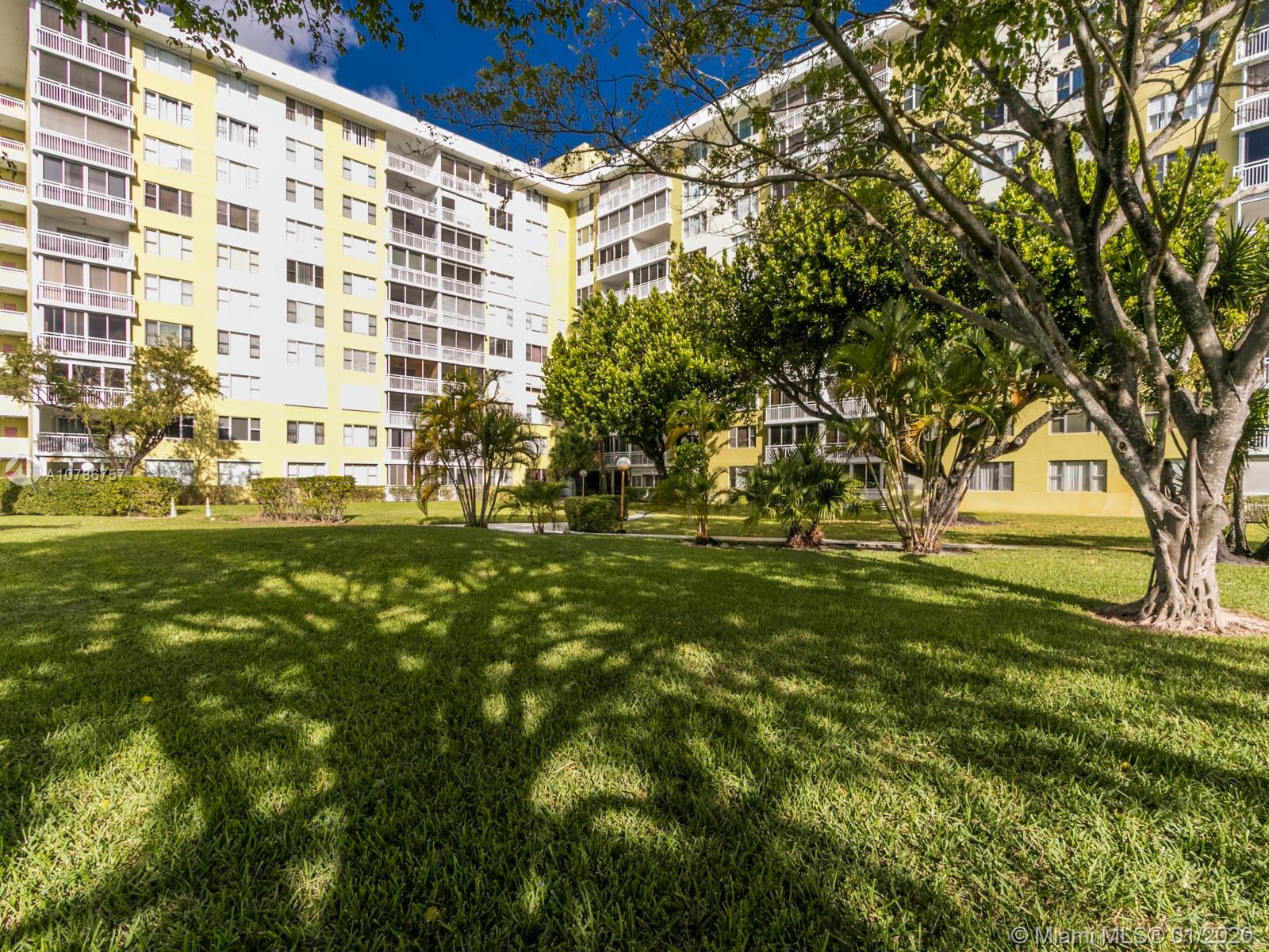 Hollywood, FL 33021,4400 Hillcrest Dr #607A