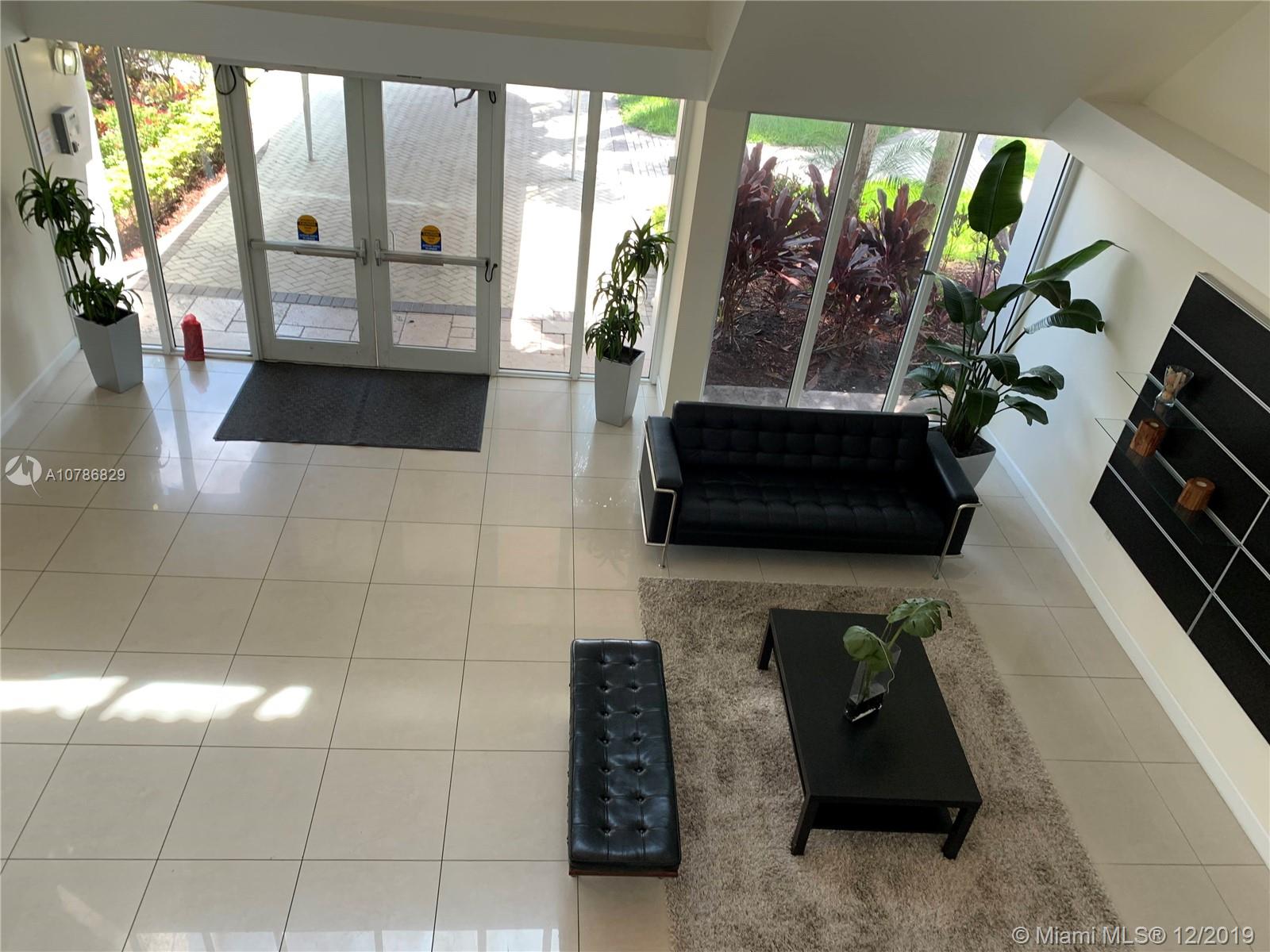 Weston, FL 33326,120 Lakeview Dr #314