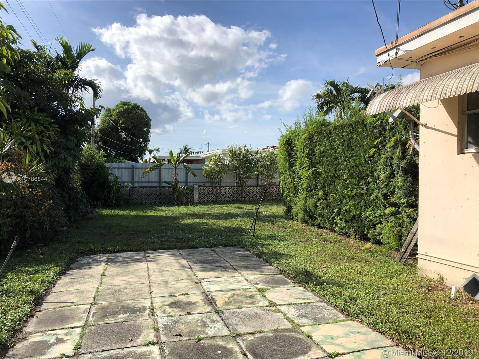 Hialeah, FL 33014,824 W 69th Pl