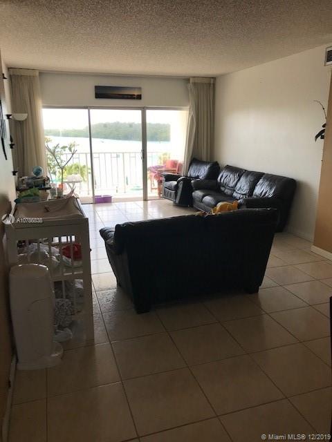 Sunny Isles Beach, FL 33160,300 Bayview Dr #314