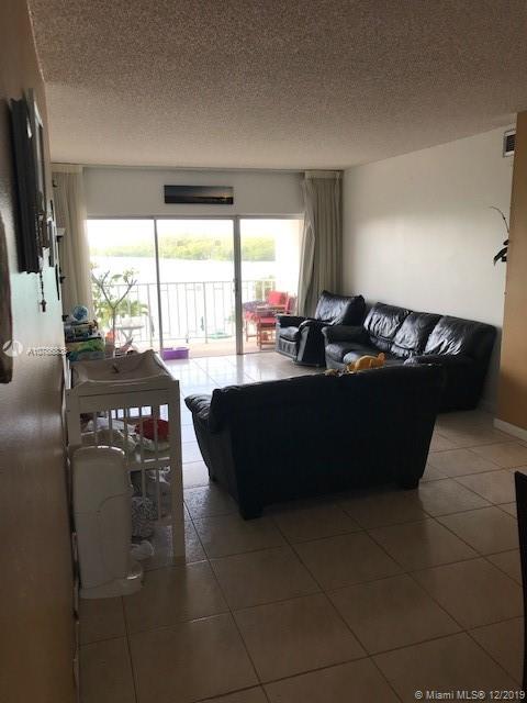 Sunny Isles Beach, FL 33160,300 Bayview Dr #314