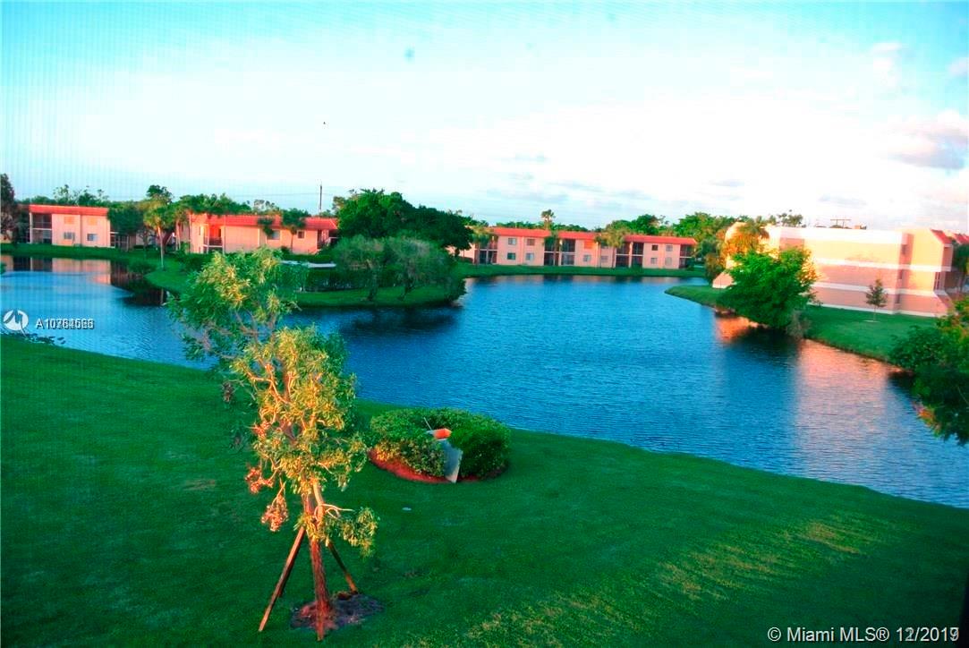 Weston, FL 33326,220 Lakeview Dr #313