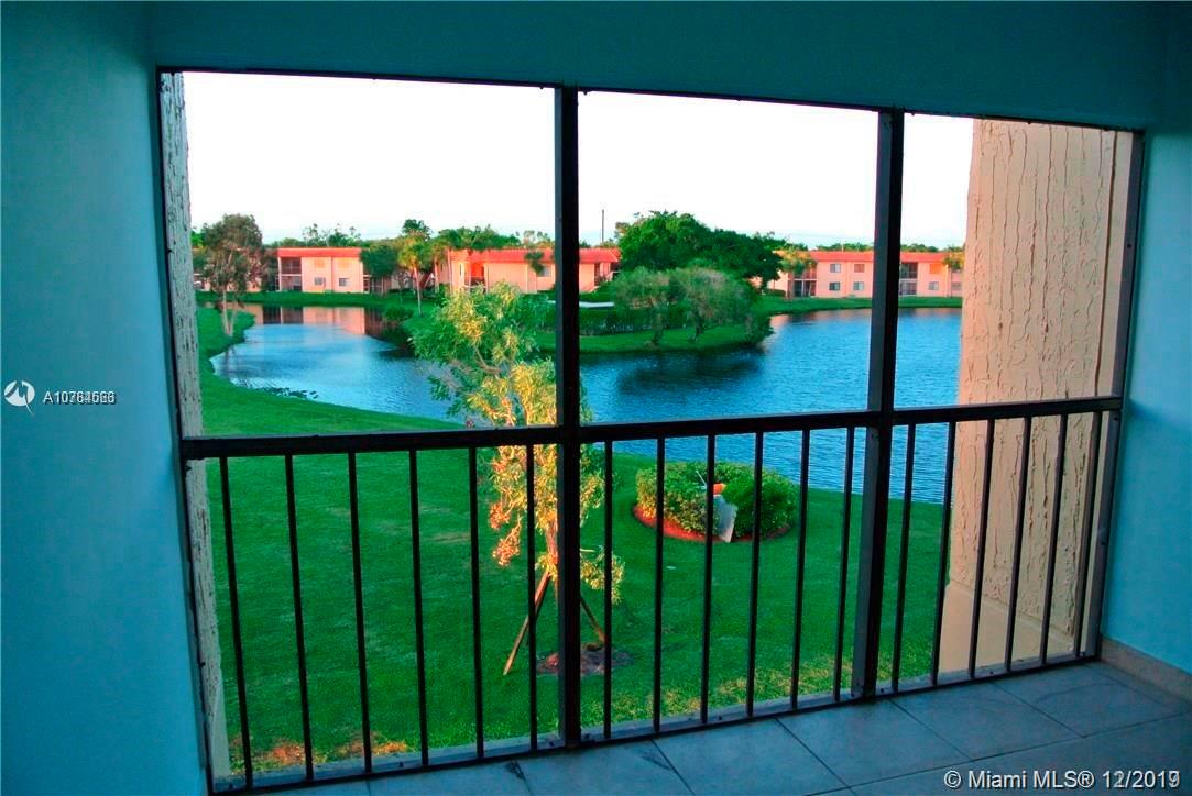 Weston, FL 33326,220 Lakeview Dr #313