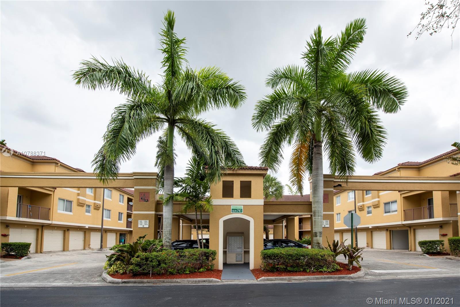 Plantation, FL 33324,741 N Pine Island Rd #106