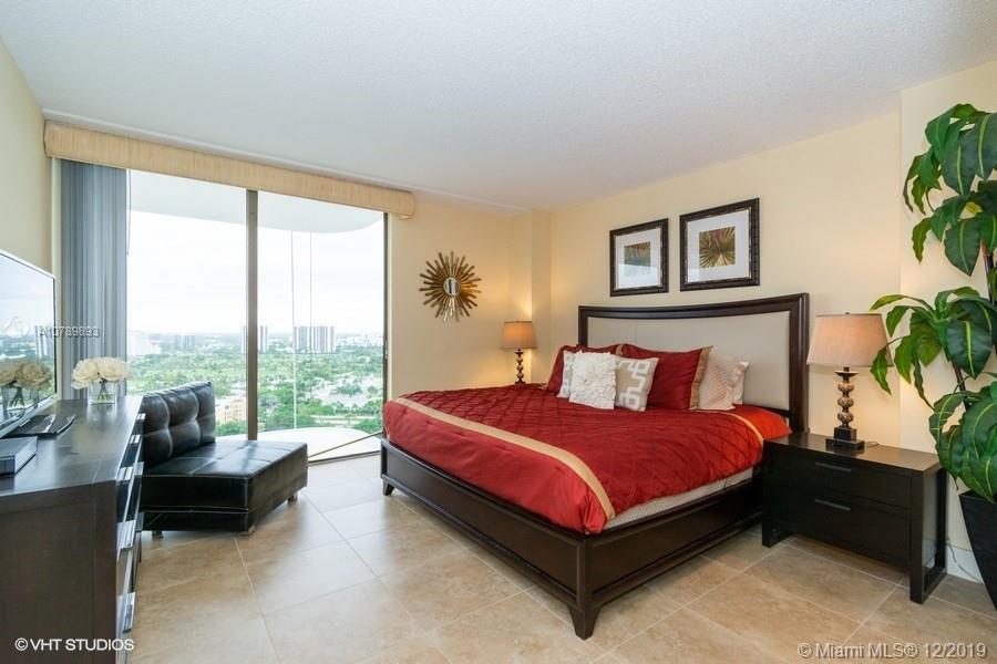 Aventura, FL 33180,19707 Turnberry Way #23C