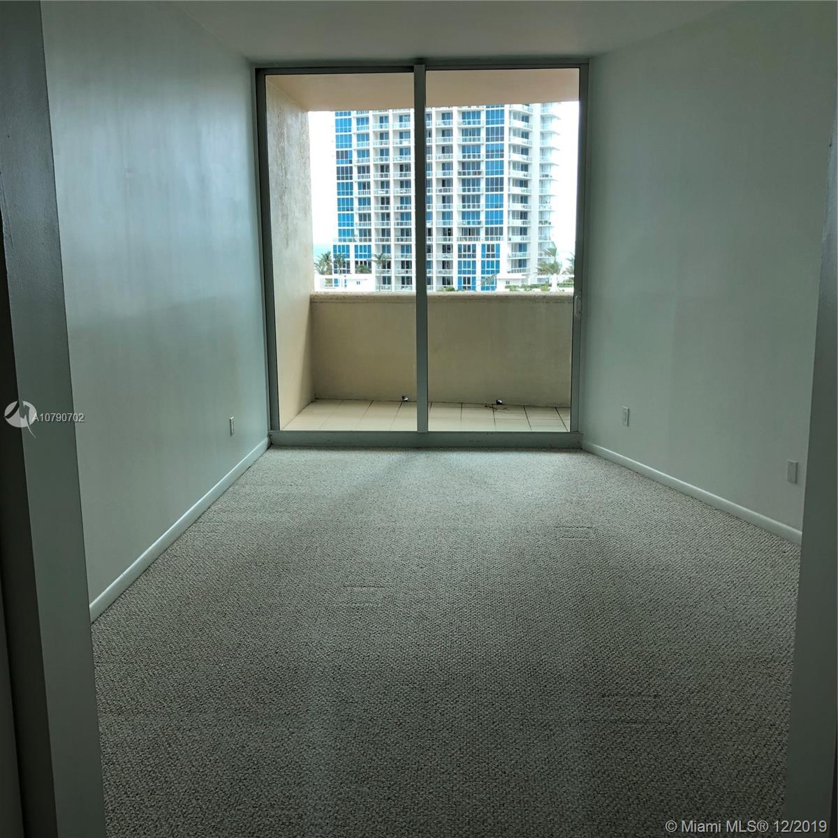 Miami Beach, FL 33139,300 S Pointe Dr #807