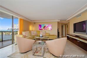 Aventura, FL 33180,19667 Turnberry Way #14-E