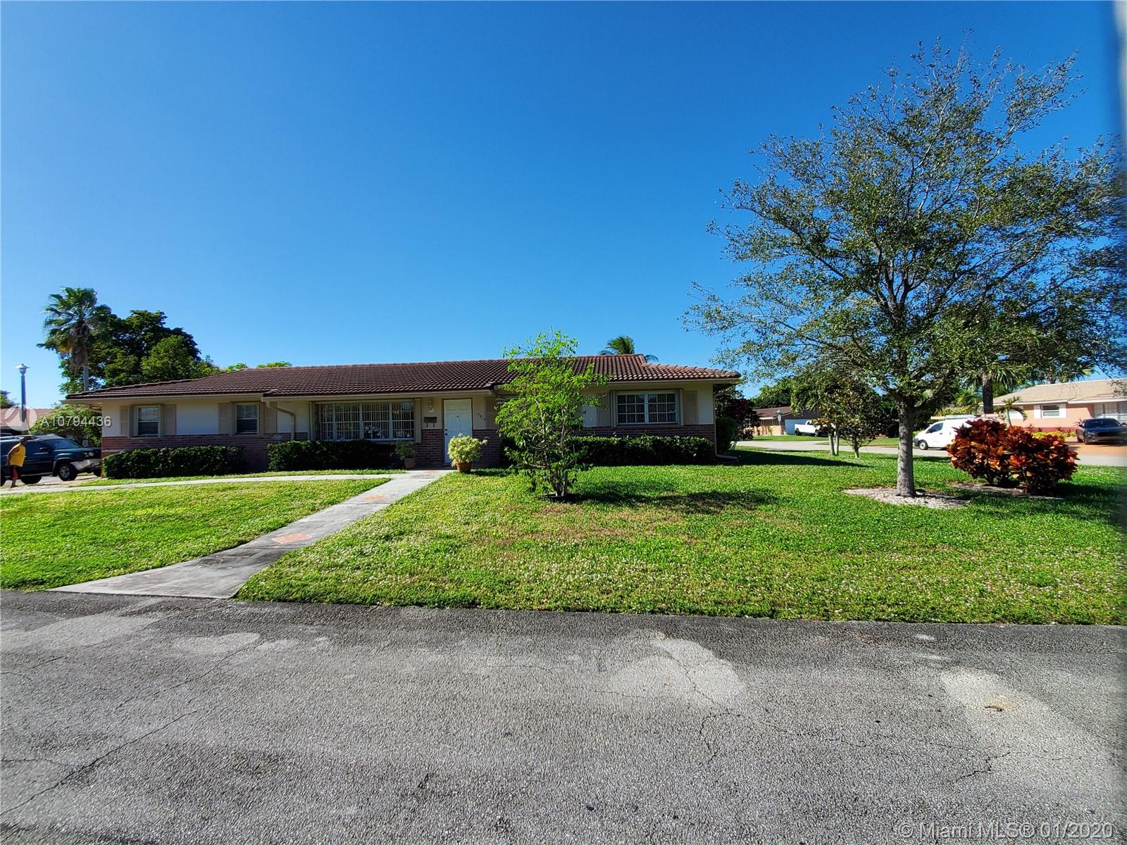 7514 NW 41st St, Coral Springs, FL 33065