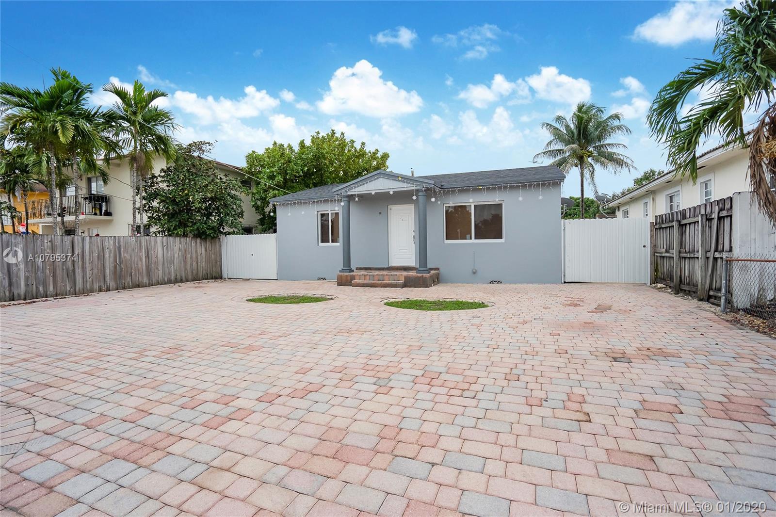 662 SE 8th St, Hialeah, FL 33010