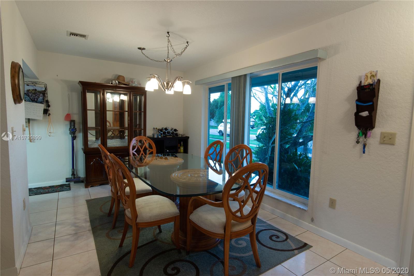 Palmetto Bay, FL 33157,9340 SW 180th St