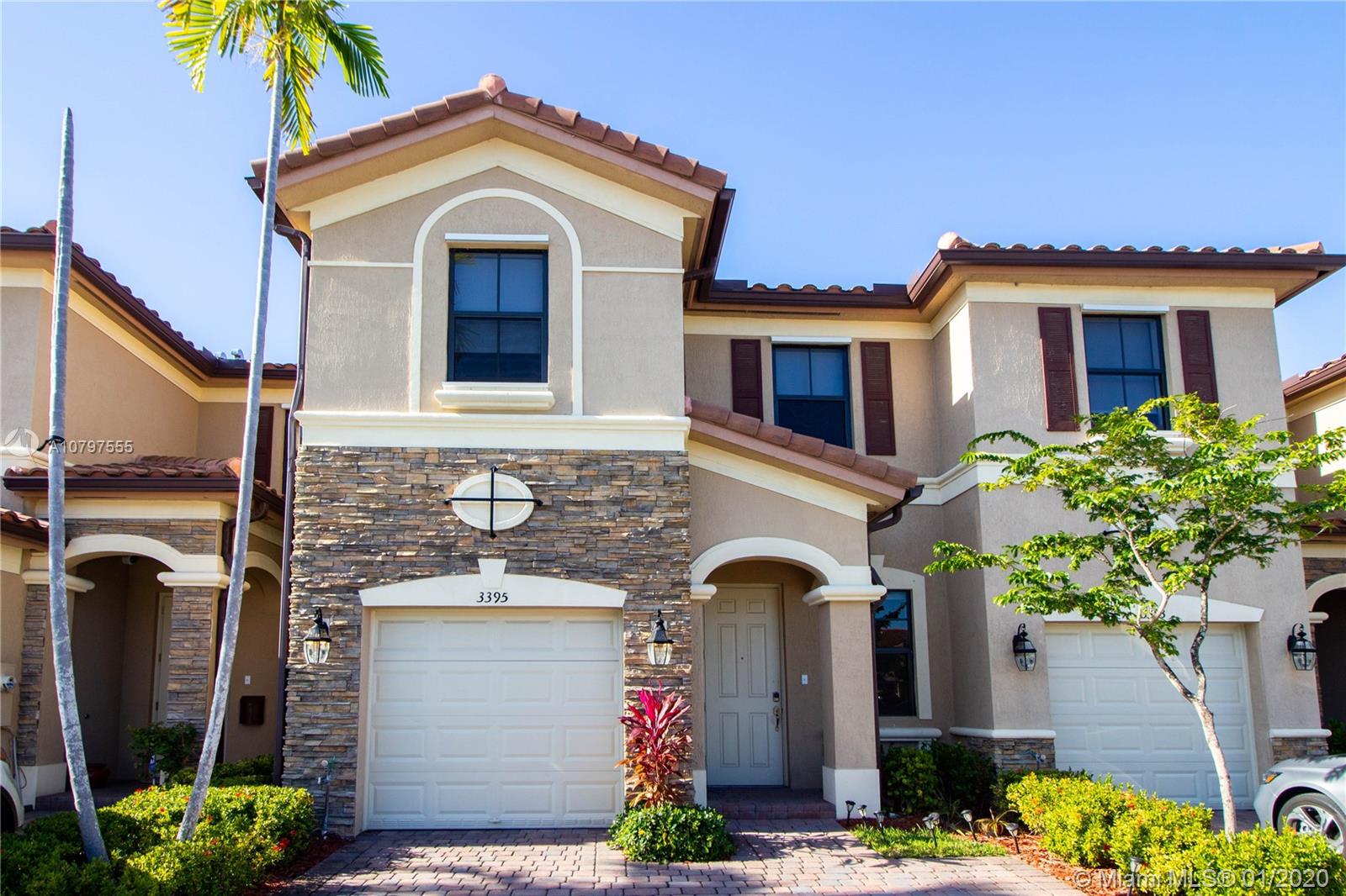3395 W 94th Ter