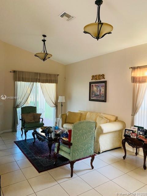 Homestead, FL 33033,989 NE 37th Pl