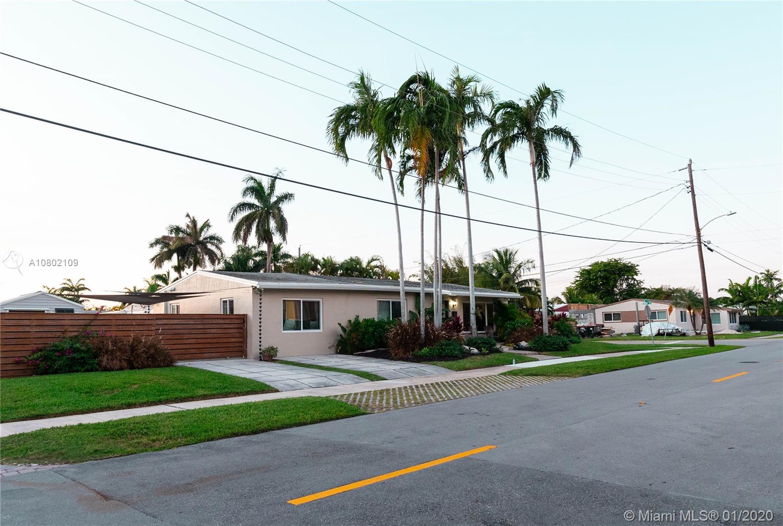 Hollywood, FL 33019,930 N 11th Ct