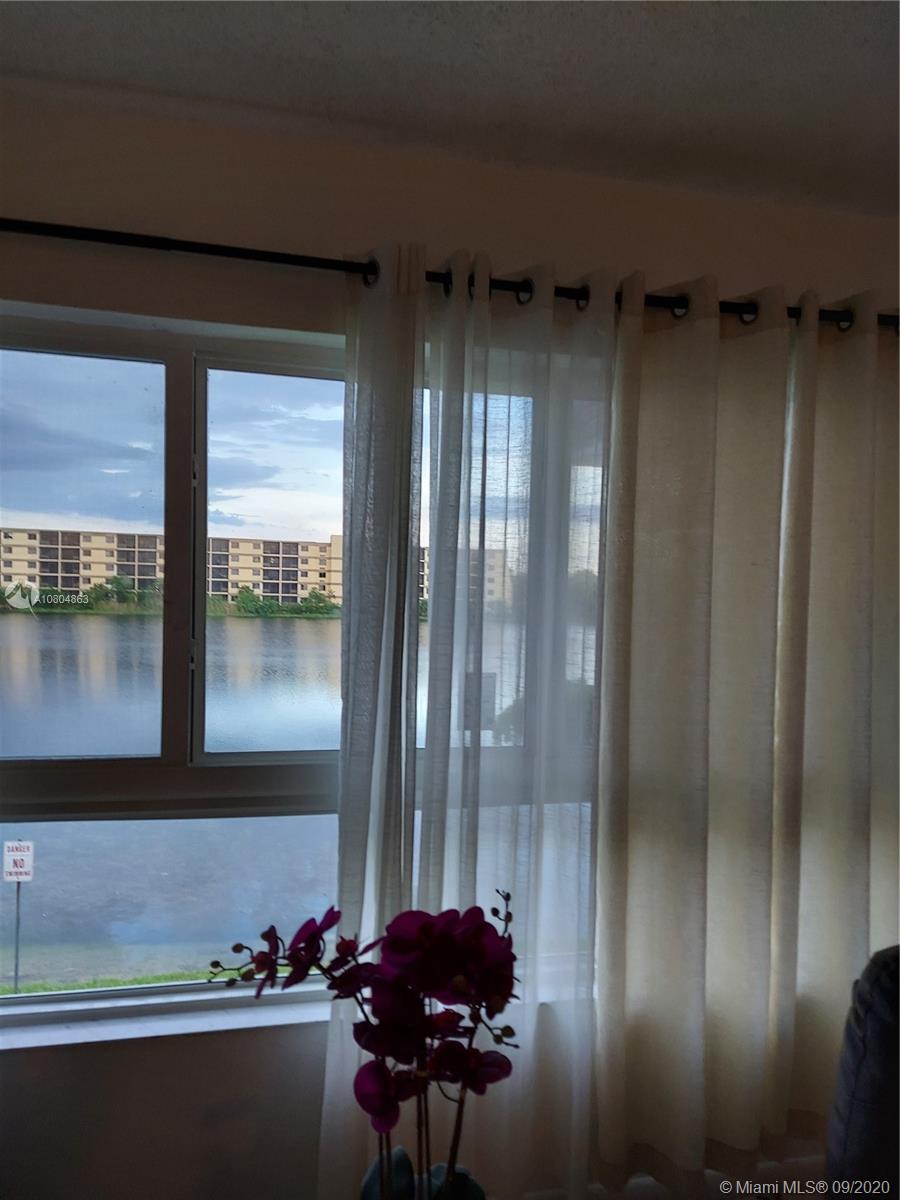 Miami, FL 33179,19255 NE 2 Av #2221