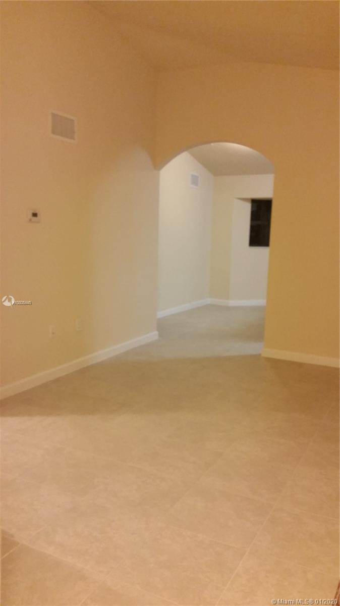 Miami, FL 33190,22311 SW 88 #206