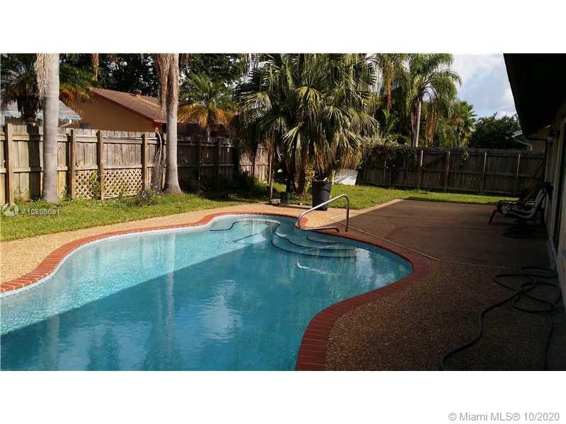 Miami, FL 33179,841 NE 205th St