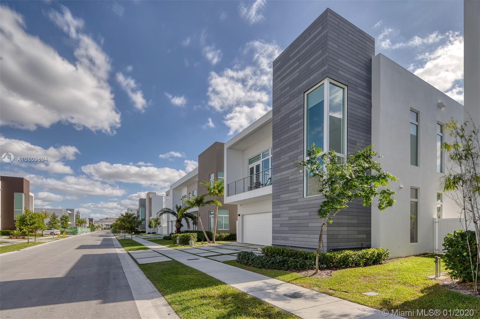 Photo 2 of 10580 68th Ter in Doral - MLS A10809694