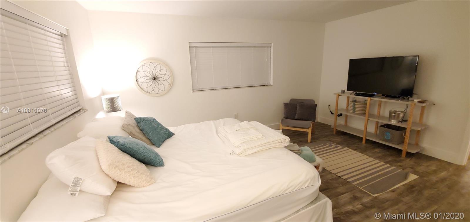 North Miami, FL 33181,2600 NE 135th St #3D-A
