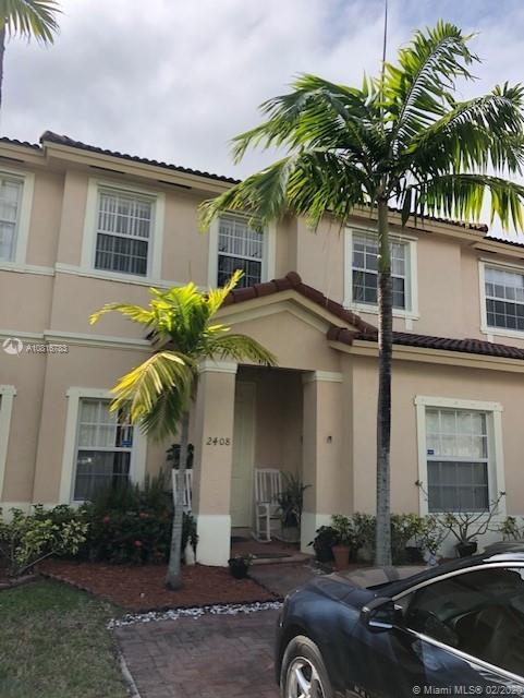 EXCELLENT LOCATION! THIS MOVE IN CONDITION TOWNHOME IS LOCATED IN A QUIET NEIGHBORHOOD. CONVENIENTLY  NEAR THE TURNPIKE, SHOPPING CENTERS, RESTAURANTS, MOVIE THEATER AND CHARTER SCHOOLS.